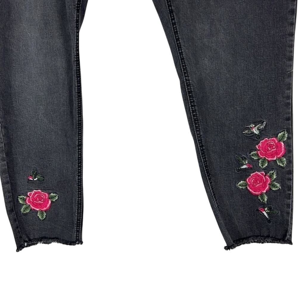 True Craft Jeans Womens 20 Washed Black Floral Embroidered Skinny Frayed Hem - Picture 3 of 6